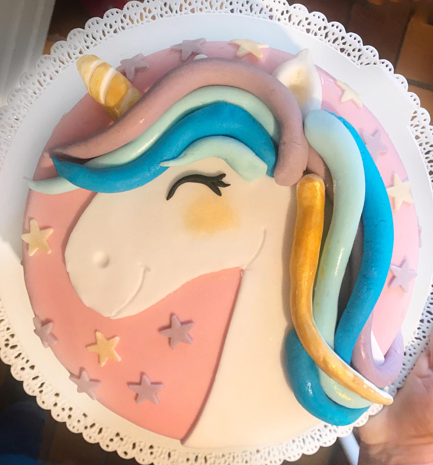 Per un compleanno di una bambina? Un' ottima idea è la torta unicorno